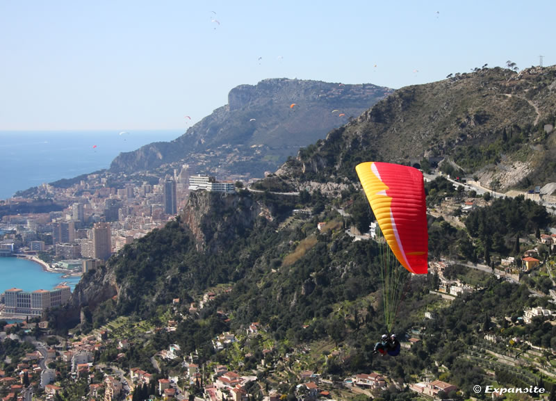 Parapente biplace pour un baptême à Roquebrune