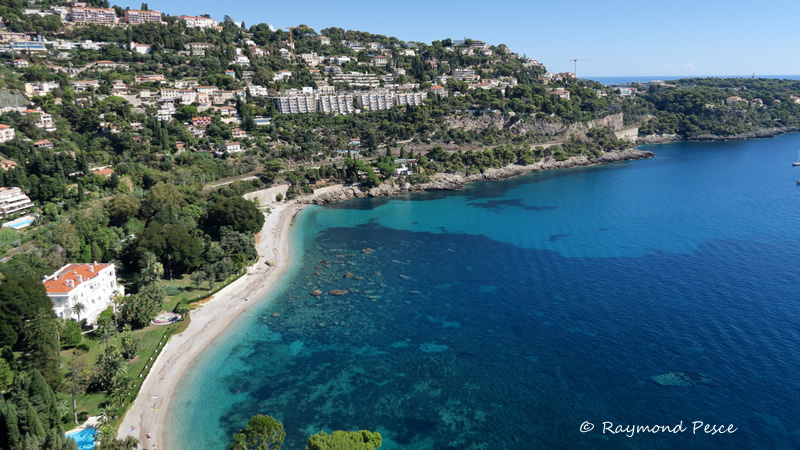 Vue aérienne de la plage du Buse à Roquebrune Cap Martin