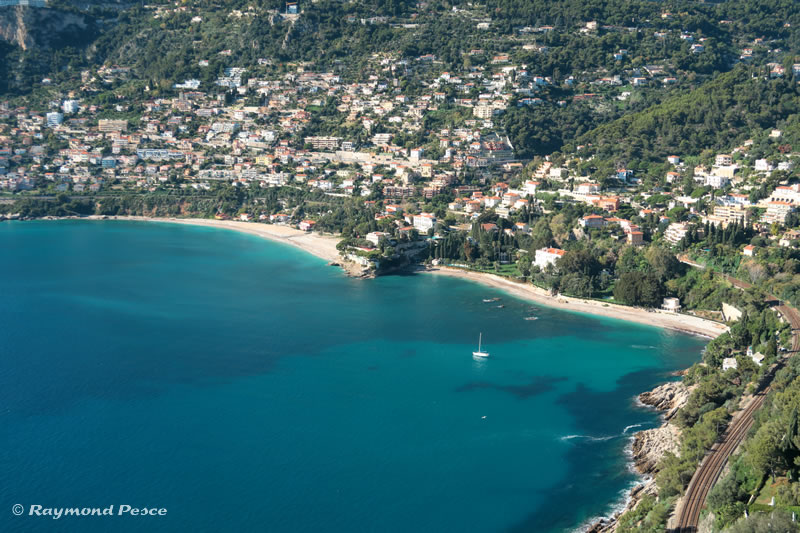 Plages et eaux turquoise à Roquebrune Cap Martin