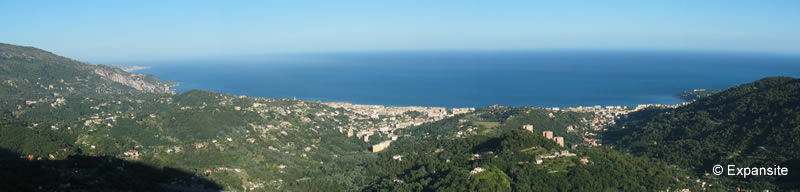Vue panoramique sur Menton et la Méditerranée